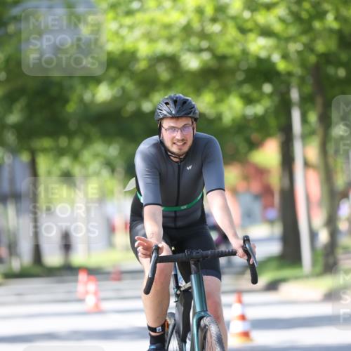 10.08.2025 - GEWOBA Citytriathlon Bremen Yannick Fuchs http://msf.ph/oto/8563085 10.08.2025 14:34:59 Radfahren 23, 31, 68, 72, 268, 340, 413, 430, 502 meine-sportfotos.de