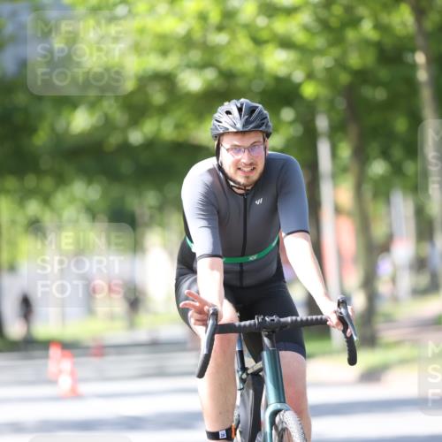 10.08.2025 - GEWOBA Citytriathlon Bremen Yannick Fuchs http://msf.ph/oto/8563088 10.08.2025 14:34:59 Radfahren 23, 31, 68, 72, 268, 340, 413, 430, 502 meine-sportfotos.de