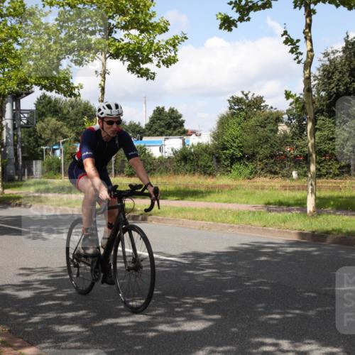 10.08.2025 - GEWOBA Citytriathlon Bremen Yannick Fuchs http://msf.ph/oto/8563094 10.08.2025 12:33:08 Radfahren 554, 604, 626, 664, 708, 715, 738, 824, 836, 859, 1010, 1016 meine-sportfotos.de