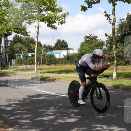10.08.2025 - GEWOBA Citytriathlon Bremen Yannick Fuchs http://msf.ph/oto/8563097 10.08.2025 12:33:09 Radfahren 554, 626, 664, 708, 715, 738, 824, 836, 859, 1010 meine-sportfotos.de