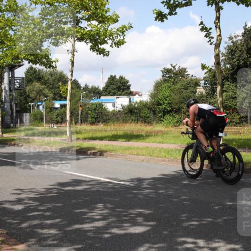 10.08.2025 - GEWOBA Citytriathlon Bremen Yannick Fuchs http://msf.ph/oto/8563102 10.08.2025 12:33:10 Radfahren 554, 626, 664, 708, 715, 738, 824, 836, 859, 1010 meine-sportfotos.de