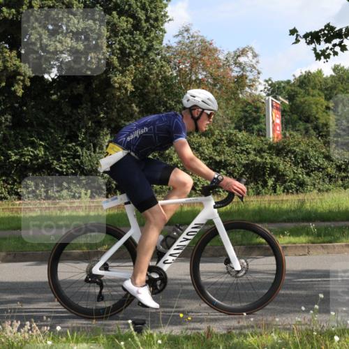 10.08.2025 - GEWOBA Citytriathlon Bremen Yannick Fuchs http://msf.ph/oto/8563104 10.08.2025 10:44:22 Radfahren 235, 351, 511 meine-sportfotos.de