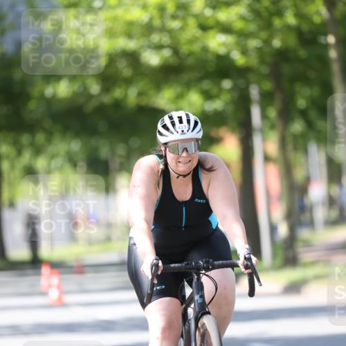 10.08.2025 - GEWOBA Citytriathlon Bremen Yannick Fuchs http://msf.ph/oto/8563106 10.08.2025 14:35:01 Radfahren 23, 31, 68, 72, 264, 268, 340, 413, 430, 502 meine-sportfotos.de