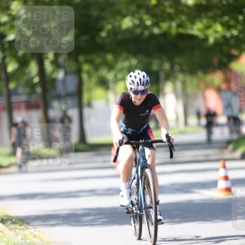 10.08.2025 - GEWOBA Citytriathlon Bremen Yannick Fuchs http://msf.ph/oto/8563112 10.08.2025 14:35:03 Radfahren 23, 31, 68, 72, 264, 268, 340, 398, 413, 430, 502 meine-sportfotos.de