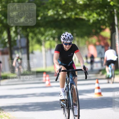 10.08.2025 - GEWOBA Citytriathlon Bremen Yannick Fuchs http://msf.ph/oto/8563114 10.08.2025 14:35:03 Radfahren 23, 31, 68, 72, 264, 268, 340, 398, 413, 430, 502 meine-sportfotos.de