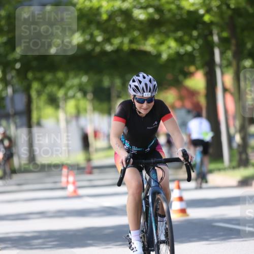 10.08.2025 - GEWOBA Citytriathlon Bremen Yannick Fuchs http://msf.ph/oto/8563116 10.08.2025 14:35:03 Radfahren 23, 31, 68, 72, 264, 268, 340, 398, 413, 430, 502 meine-sportfotos.de