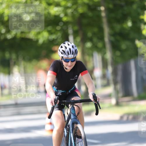 10.08.2025 - GEWOBA Citytriathlon Bremen Yannick Fuchs http://msf.ph/oto/8563119 10.08.2025 14:35:04 Radfahren 23, 31, 68, 72, 264, 268, 340, 398, 413, 430 meine-sportfotos.de