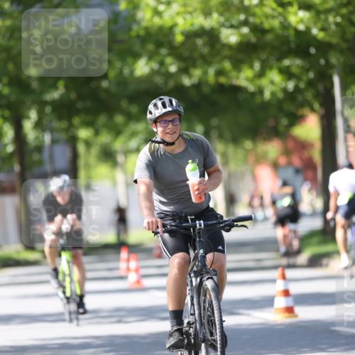 10.08.2025 - GEWOBA Citytriathlon Bremen Yannick Fuchs http://msf.ph/oto/8563142 10.08.2025 14:35:09 Radfahren 38, 43, 68, 72, 264, 268, 340, 398, 413, 414, 430 meine-sportfotos.de