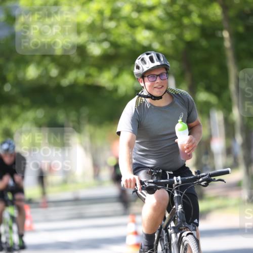 10.08.2025 - GEWOBA Citytriathlon Bremen Yannick Fuchs http://msf.ph/oto/8563148 10.08.2025 14:35:10 Radfahren 38, 43, 68, 72, 98, 133, 264, 268, 340, 398, 413, 414, 430 meine-sportfotos.de