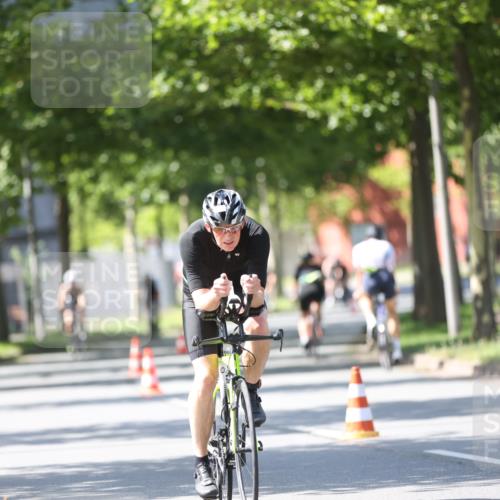 10.08.2025 - GEWOBA Citytriathlon Bremen Yannick Fuchs http://msf.ph/oto/8563150 10.08.2025 14:35:10 Radfahren 38, 43, 68, 72, 98, 133, 264, 268, 340, 398, 413, 414, 430 meine-sportfotos.de