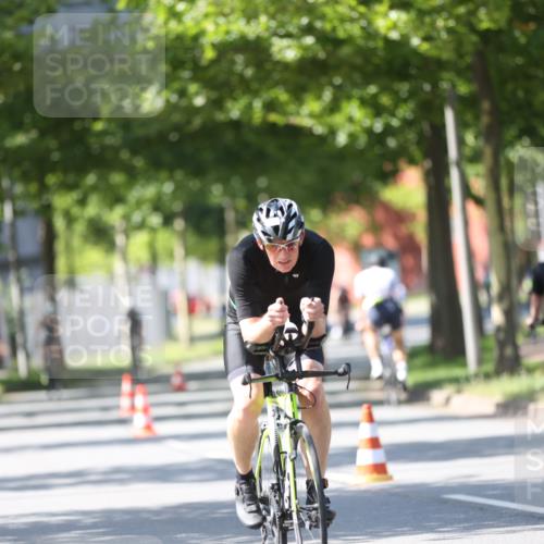 10.08.2025 - GEWOBA Citytriathlon Bremen Yannick Fuchs http://msf.ph/oto/8563153 10.08.2025 14:35:11 Radfahren 38, 43, 68, 72, 98, 133, 264, 268, 340, 398, 414, 430 meine-sportfotos.de