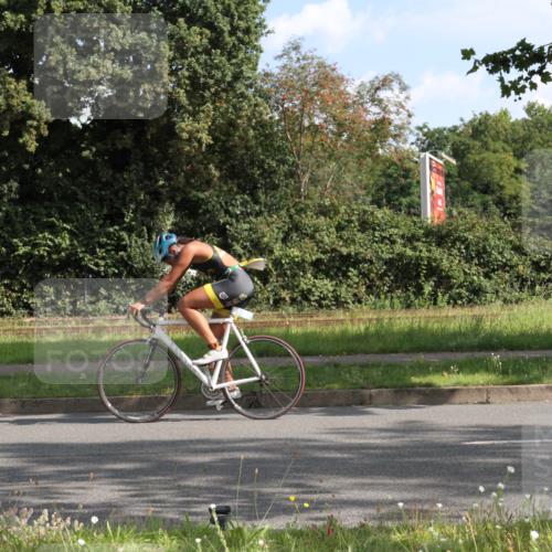 10.08.2025 - GEWOBA Citytriathlon Bremen Yannick Fuchs http://msf.ph/oto/8563164 10.08.2025 10:45:13 Radfahren 183, 187, 412 meine-sportfotos.de