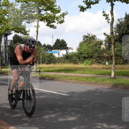 10.08.2025 - GEWOBA Citytriathlon Bremen Yannick Fuchs http://msf.ph/oto/8563165 10.08.2025 12:33:59 Radfahren 560, 635, 637, 741, 768, 858, 867 meine-sportfotos.de
