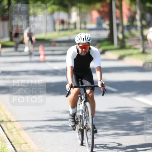 10.08.2025 - GEWOBA Citytriathlon Bremen Yannick Fuchs http://msf.ph/oto/8563175 10.08.2025 14:35:20 Radfahren 38, 43, 68, 98, 127, 133, 264, 398, 414 meine-sportfotos.de