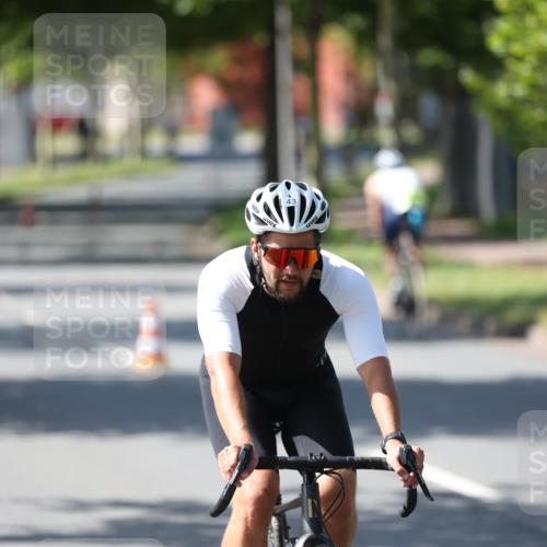 10.08.2025 - GEWOBA Citytriathlon Bremen Yannick Fuchs http://msf.ph/oto/8563180 10.08.2025 14:35:20 Radfahren 38, 43, 68, 98, 127, 133, 264, 398, 414 meine-sportfotos.de