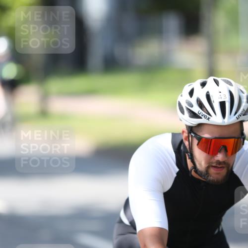 10.08.2025 - GEWOBA Citytriathlon Bremen Yannick Fuchs http://msf.ph/oto/8563185 10.08.2025 14:35:21 Radfahren 38, 43, 68, 98, 127, 133, 264, 398, 414 meine-sportfotos.de