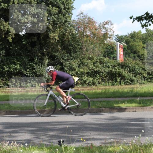 10.08.2025 - GEWOBA Citytriathlon Bremen Yannick Fuchs http://msf.ph/oto/8563190 10.08.2025 10:45:26 Radfahren 187, 412 meine-sportfotos.de