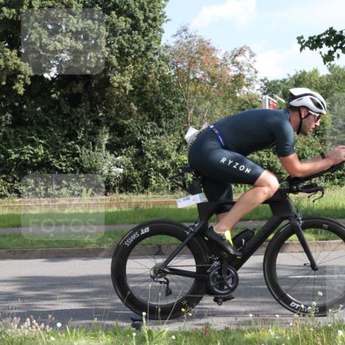10.08.2025 - GEWOBA Citytriathlon Bremen Yannick Fuchs http://msf.ph/oto/8563202 10.08.2025 10:45:41 Radfahren 386, 509 meine-sportfotos.de