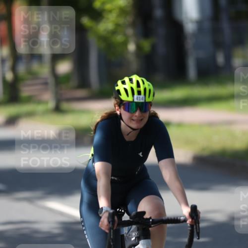 10.08.2025 - GEWOBA Citytriathlon Bremen Yannick Fuchs http://msf.ph/oto/8563213 10.08.2025 14:35:24 Radfahren 38, 43, 98, 108, 127, 133, 233, 264, 319, 398, 414 meine-sportfotos.de