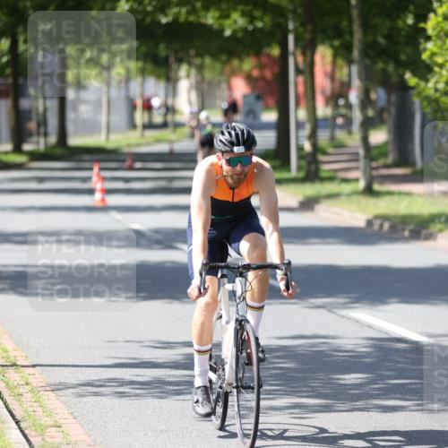 10.08.2025 - GEWOBA Citytriathlon Bremen Yannick Fuchs http://msf.ph/oto/8563217 10.08.2025 14:35:25 Radfahren 38, 43, 98, 108, 127, 133, 233, 264, 319, 398, 414 meine-sportfotos.de