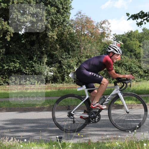 10.08.2025 - GEWOBA Citytriathlon Bremen Yannick Fuchs http://msf.ph/oto/8563219 10.08.2025 10:46:18 Radfahren 437, 510 meine-sportfotos.de
