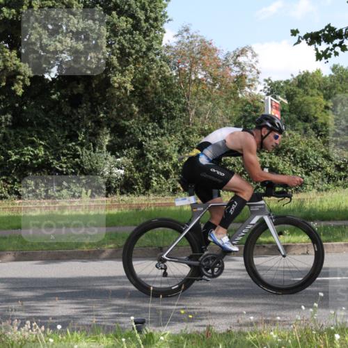 10.08.2025 - GEWOBA Citytriathlon Bremen Yannick Fuchs http://msf.ph/oto/8563226 10.08.2025 10:46:36 Radfahren 424 meine-sportfotos.de