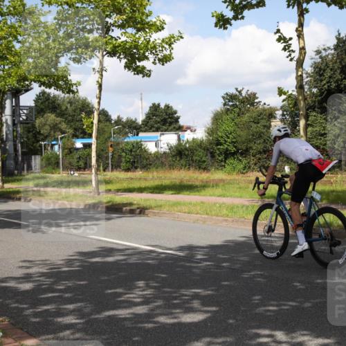 10.08.2025 - GEWOBA Citytriathlon Bremen Yannick Fuchs http://msf.ph/oto/8563228 10.08.2025 12:34:39 Radfahren 556, 584, 591, 632, 686, 736, 826, 841, 912, 914, 1027, 1037 meine-sportfotos.de