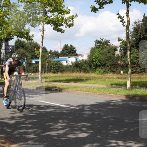 10.08.2025 - GEWOBA Citytriathlon Bremen Yannick Fuchs http://msf.ph/oto/8563236 10.08.2025 12:34:43 Radfahren 556, 584, 591, 632, 736, 826, 841, 914, 1027, 1037 meine-sportfotos.de