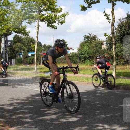10.08.2025 - GEWOBA Citytriathlon Bremen Yannick Fuchs http://msf.ph/oto/8563239 10.08.2025 12:34:44 Radfahren 556, 584, 591, 632, 736, 826, 841, 914, 1027, 1037 meine-sportfotos.de