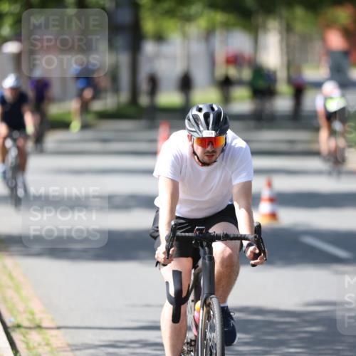 10.08.2025 - GEWOBA Citytriathlon Bremen Yannick Fuchs http://msf.ph/oto/8563243 10.08.2025 14:35:39 Radfahren 64, 108, 129, 173, 233, 319, 339, 395, 421 meine-sportfotos.de