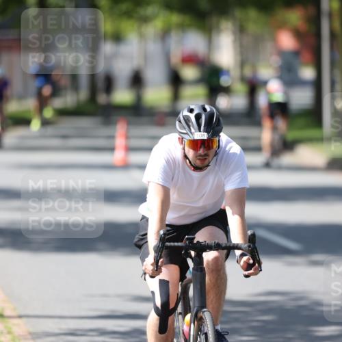 10.08.2025 - GEWOBA Citytriathlon Bremen Yannick Fuchs http://msf.ph/oto/8563245 10.08.2025 14:35:39 Radfahren 64, 108, 129, 173, 233, 319, 339, 395, 421 meine-sportfotos.de