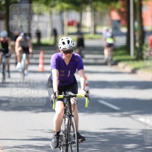 10.08.2025 - GEWOBA Citytriathlon Bremen Yannick Fuchs http://msf.ph/oto/8563250 10.08.2025 14:35:44 Radfahren 64, 108, 129, 173, 233, 319, 339, 395, 421 meine-sportfotos.de