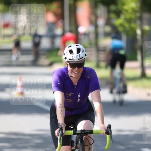 10.08.2025 - GEWOBA Citytriathlon Bremen Yannick Fuchs http://msf.ph/oto/8563256 10.08.2025 14:35:45 Radfahren 64, 108, 129, 173, 233, 319, 339, 395, 421 meine-sportfotos.de