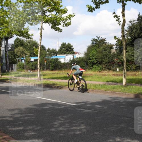 10.08.2025 - GEWOBA Citytriathlon Bremen Yannick Fuchs http://msf.ph/oto/8563257 10.08.2025 12:34:52 Radfahren 556, 591, 632, 680, 736, 826, 841, 855, 915, 956, 1035 meine-sportfotos.de