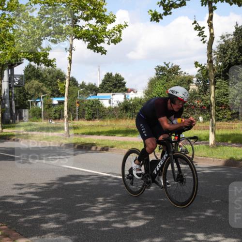 10.08.2025 - GEWOBA Citytriathlon Bremen Yannick Fuchs http://msf.ph/oto/8563279 10.08.2025 12:35:07 Radfahren 558, 680, 707, 855, 902, 915, 956, 973, 977, 1035 meine-sportfotos.de