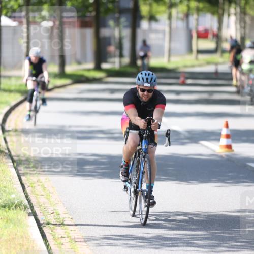 10.08.2025 - GEWOBA Citytriathlon Bremen Yannick Fuchs http://msf.ph/oto/8563298 10.08.2025 14:35:52 Radfahren 32, 64, 129, 173, 339, 395, 421 meine-sportfotos.de