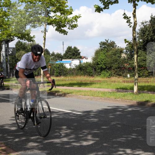 10.08.2025 - GEWOBA Citytriathlon Bremen Yannick Fuchs http://msf.ph/oto/8563328 10.08.2025 12:35:38 Radfahren 642, 719, 742, 763, 783, 833, 919, 933, 966 meine-sportfotos.de