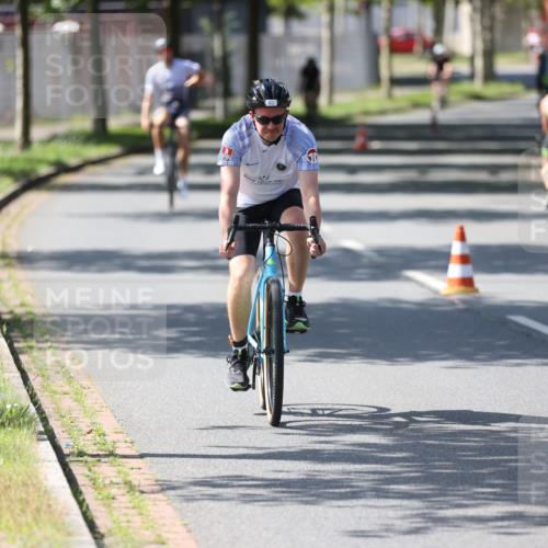 10.08.2025 - GEWOBA Citytriathlon Bremen Yannick Fuchs http://msf.ph/oto/8563330 10.08.2025 14:35:59 Radfahren 32, 64, 129, 173, 395, 437, 452 meine-sportfotos.de