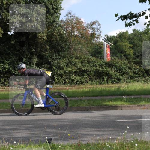 10.08.2025 - GEWOBA Citytriathlon Bremen Yannick Fuchs http://msf.ph/oto/8563335 10.08.2025 10:49:06 Radfahren 81, 105, 151, 213, 245, 420, 430 meine-sportfotos.de