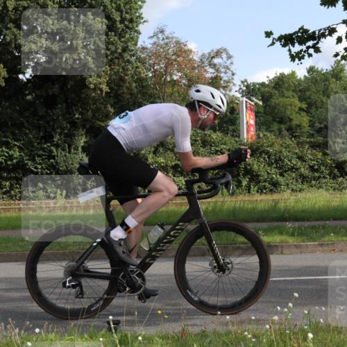 10.08.2025 - GEWOBA Citytriathlon Bremen Yannick Fuchs http://msf.ph/oto/8563342 10.08.2025 10:49:07 Radfahren 81, 105, 151, 213, 245, 420, 430 meine-sportfotos.de