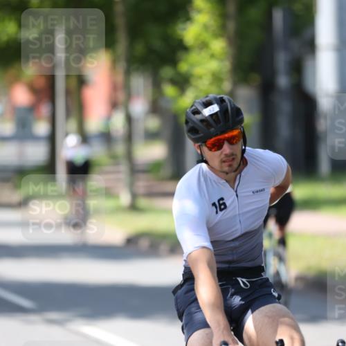 10.08.2025 - GEWOBA Citytriathlon Bremen Yannick Fuchs http://msf.ph/oto/8563363 10.08.2025 14:36:04 Radfahren 32, 129, 261, 437, 452 meine-sportfotos.de