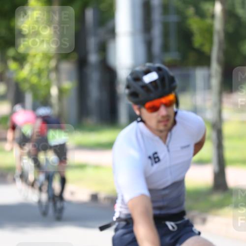 10.08.2025 - GEWOBA Citytriathlon Bremen Yannick Fuchs http://msf.ph/oto/8563365 10.08.2025 14:36:04 Radfahren 32, 129, 261, 437, 452 meine-sportfotos.de