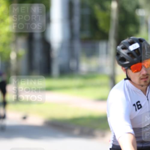 10.08.2025 - GEWOBA Citytriathlon Bremen Yannick Fuchs http://msf.ph/oto/8563367 10.08.2025 14:36:05 Radfahren 32, 261, 437, 452 meine-sportfotos.de