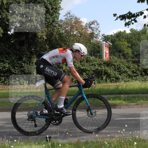 10.08.2025 - GEWOBA Citytriathlon Bremen Yannick Fuchs http://msf.ph/oto/8563372 10.08.2025 10:49:14 Radfahren 81, 105, 151, 213, 245, 387, 407, 420, 430 meine-sportfotos.de