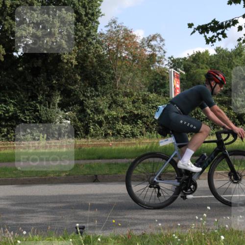 10.08.2025 - GEWOBA Citytriathlon Bremen Yannick Fuchs http://msf.ph/oto/8563377 10.08.2025 10:49:14 Radfahren 81, 105, 151, 213, 245, 387, 407, 420, 430 meine-sportfotos.de