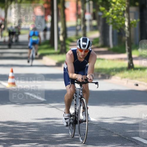 10.08.2025 - GEWOBA Citytriathlon Bremen Yannick Fuchs http://msf.ph/oto/8563388 10.08.2025 14:36:12 Radfahren 32, 261, 380, 437, 452 meine-sportfotos.de