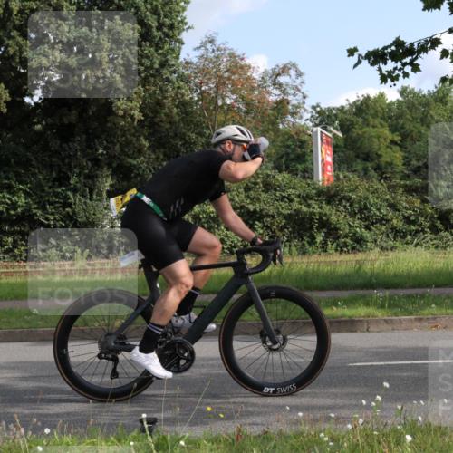10.08.2025 - GEWOBA Citytriathlon Bremen Yannick Fuchs http://msf.ph/oto/8563390 10.08.2025 10:49:15 Radfahren 81, 105, 151, 213, 245, 387, 407, 420, 430 meine-sportfotos.de