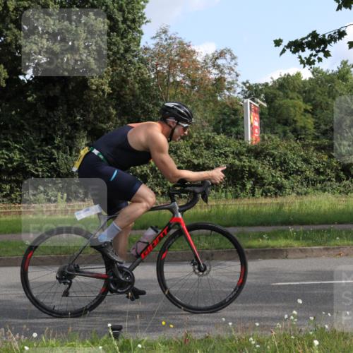 10.08.2025 - GEWOBA Citytriathlon Bremen Yannick Fuchs http://msf.ph/oto/8563401 10.08.2025 10:49:22 Radfahren 81, 105, 151, 213, 245, 387, 405, 407, 420, 430 meine-sportfotos.de