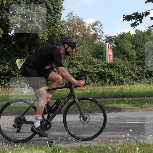 10.08.2025 - GEWOBA Citytriathlon Bremen Yannick Fuchs http://msf.ph/oto/8563413 10.08.2025 10:49:24 Radfahren 81, 105, 151, 245, 387, 405, 407, 420, 430 meine-sportfotos.de
