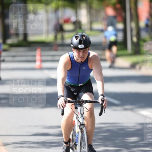 10.08.2025 - GEWOBA Citytriathlon Bremen Yannick Fuchs http://msf.ph/oto/8563432 10.08.2025 14:36:28 Radfahren 20, 46, 91, 255, 285, 380, 391 meine-sportfotos.de